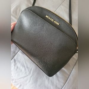 Michael Kors Jet Set Medium Dome Crossbody Purse in Black